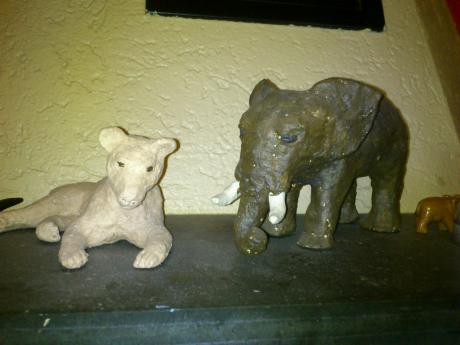 Elefant und Löwe - Renate Dill - Array auf - Array - Elefant und Löwe - Renate Dill - Array auf - Array -